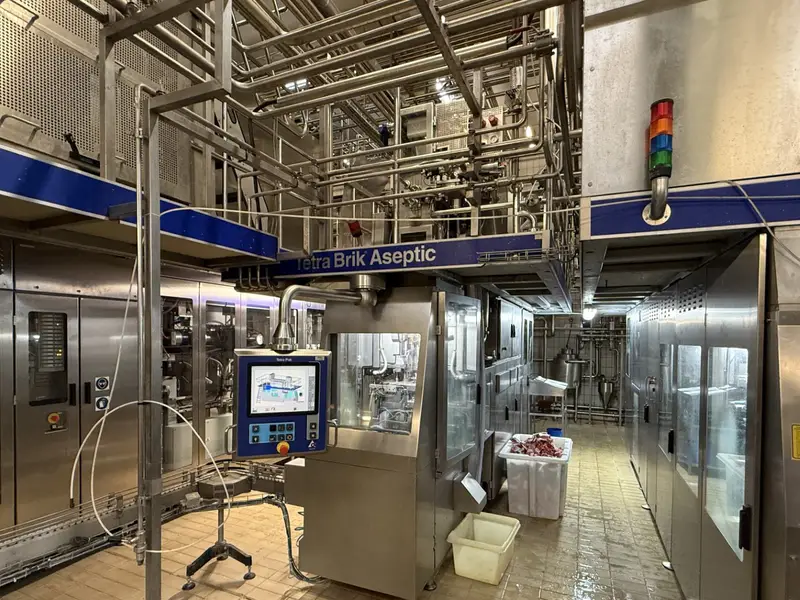 Photo #1 of Used Tetra Pak Bottling line for UHT Milk 7500 bph