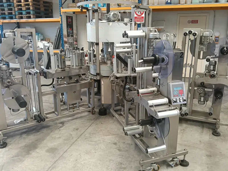 Photo #1 of Used labeling machine AXTRA 720-H9SA4 up to 8000 bph