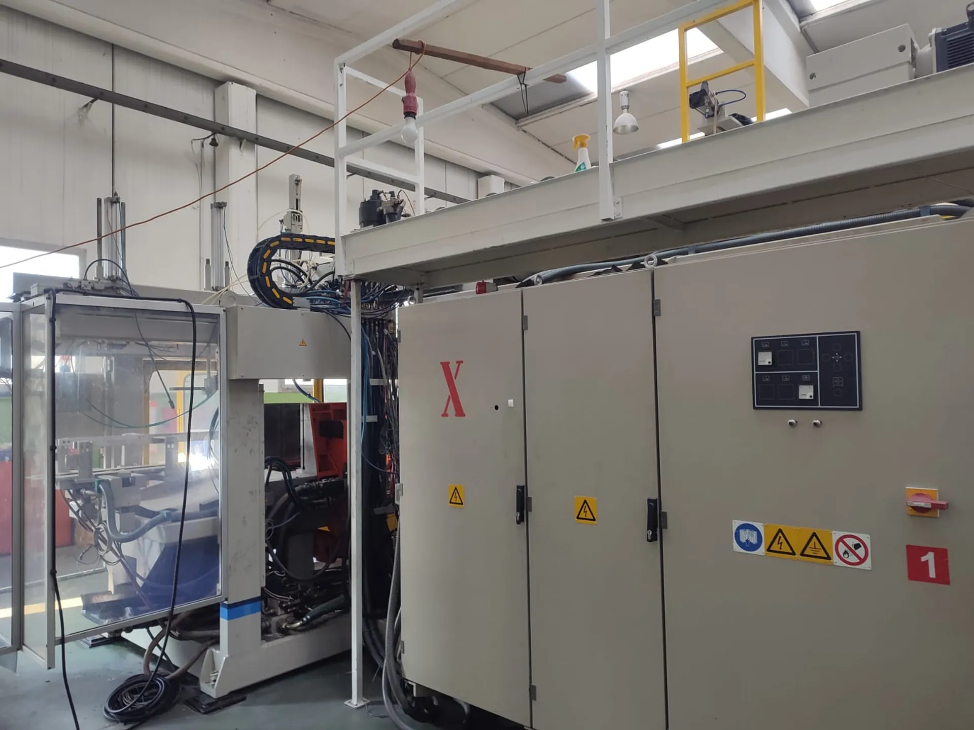 Photo #2 of Used blow molding machine HDPE for 10 L 300 bph