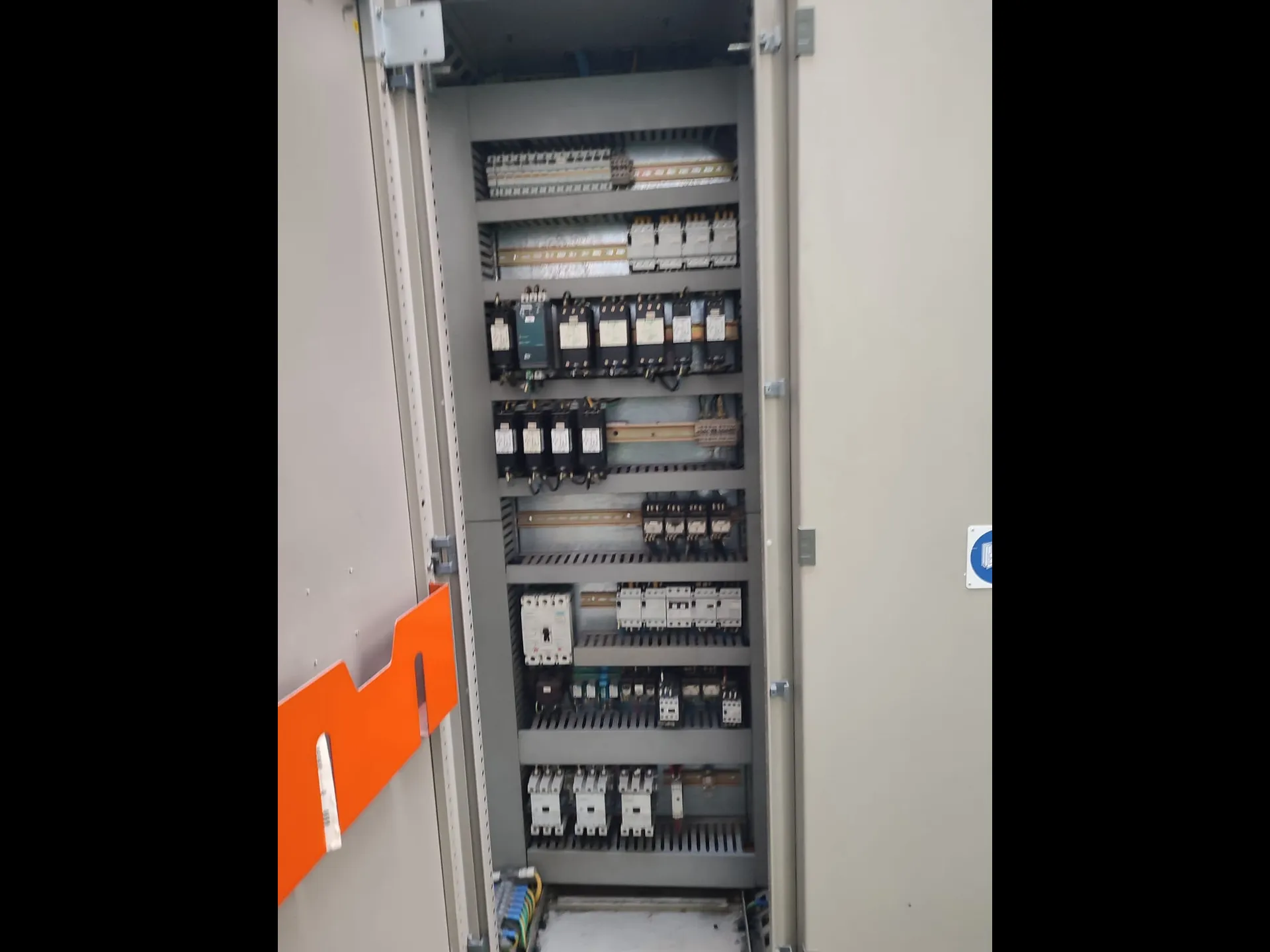 Photo #4 of Used blow molding machine HDPE for 10 L 300 bph