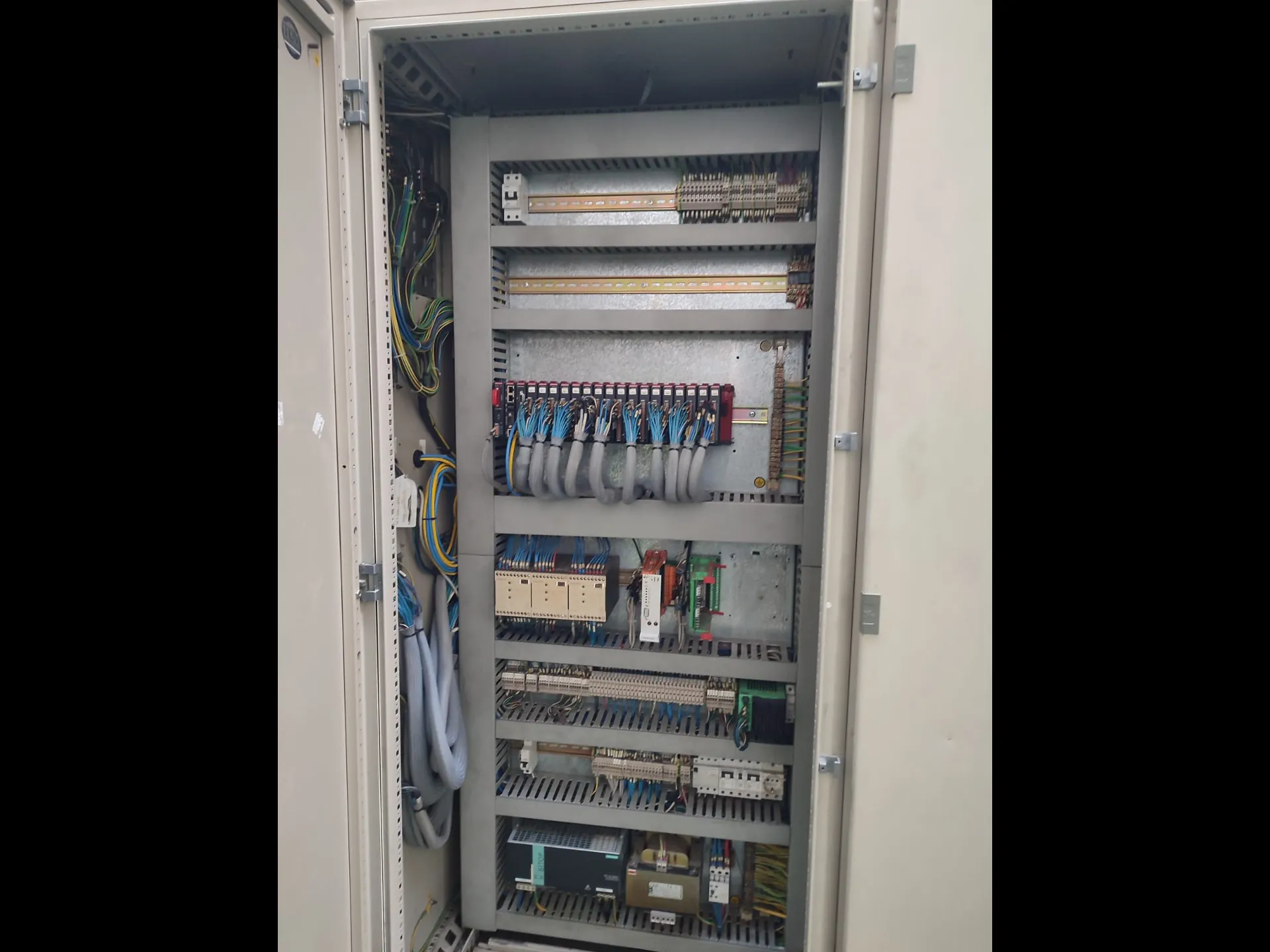 Photo #9 of Used blow molding machine HDPE for 10 L 300 bph