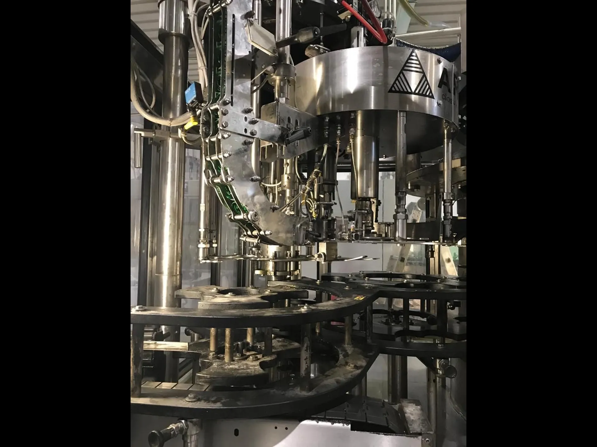 Photo #4 of Used CFT Oil Filling Monoblock – Comaco 6000 bph