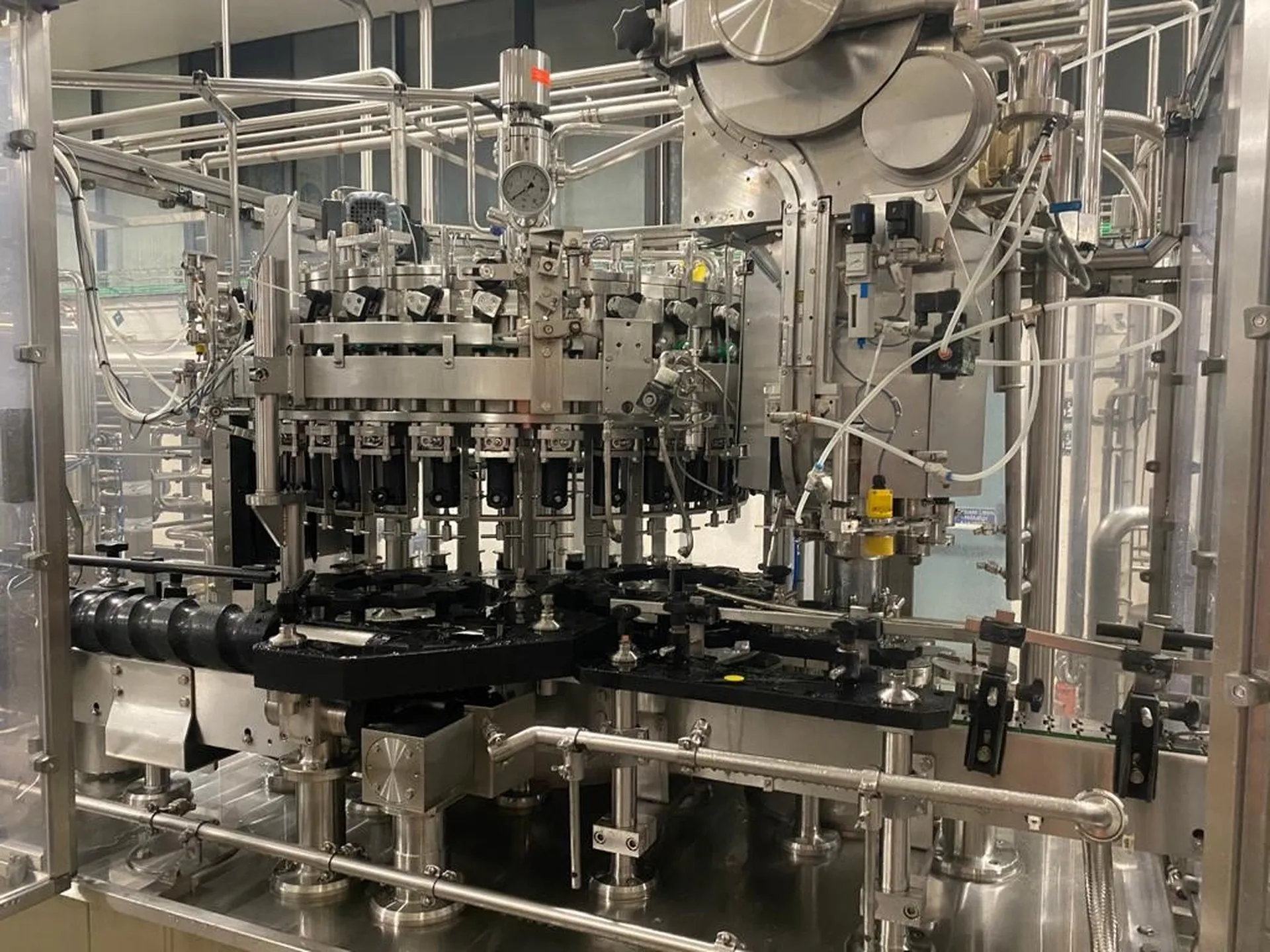 Photo #2 of Used filling monoblock isobaric Filtec 8000 bph