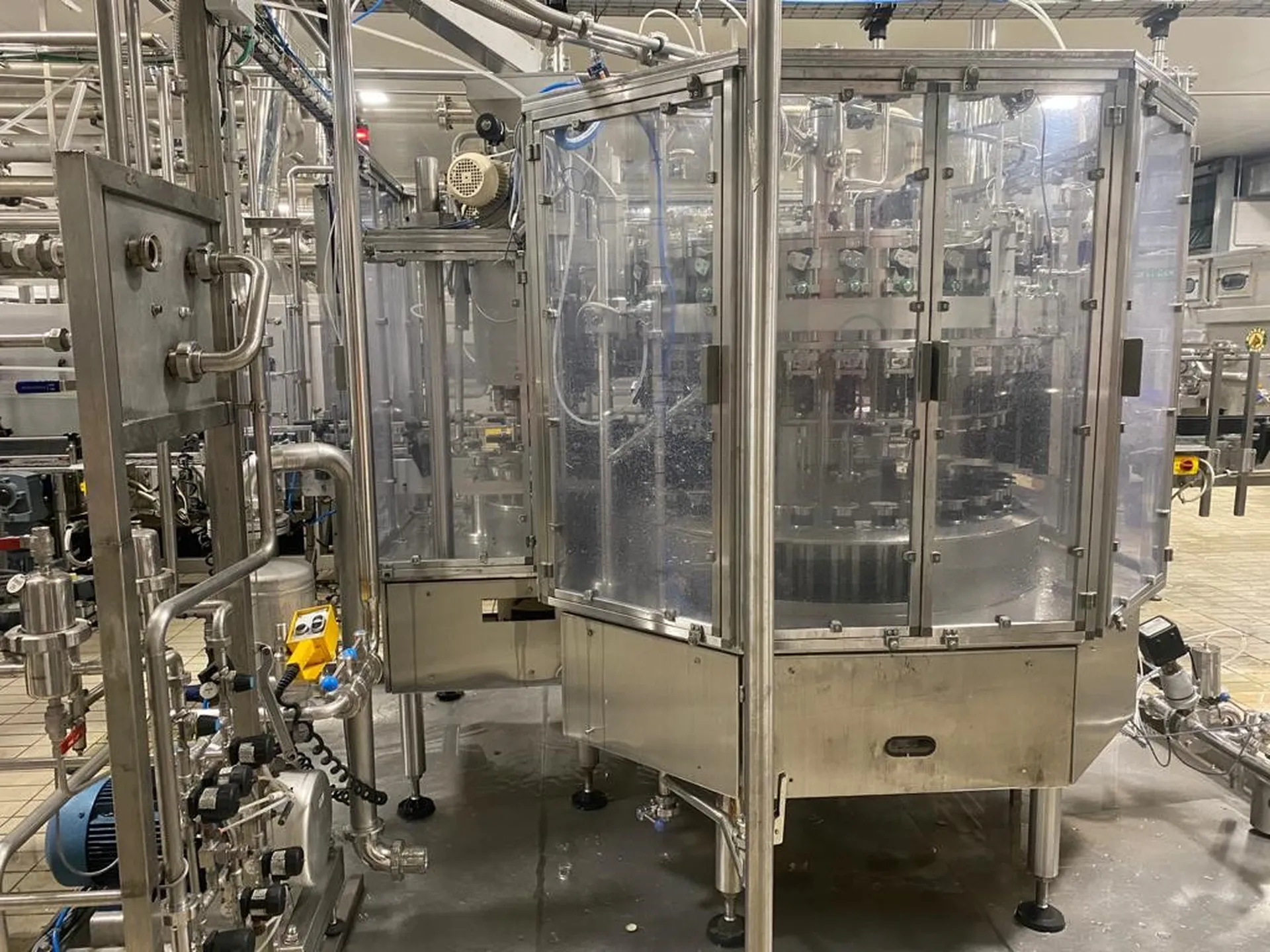 Photo #3 of Used filling monoblock isobaric Filtec 8000 bph