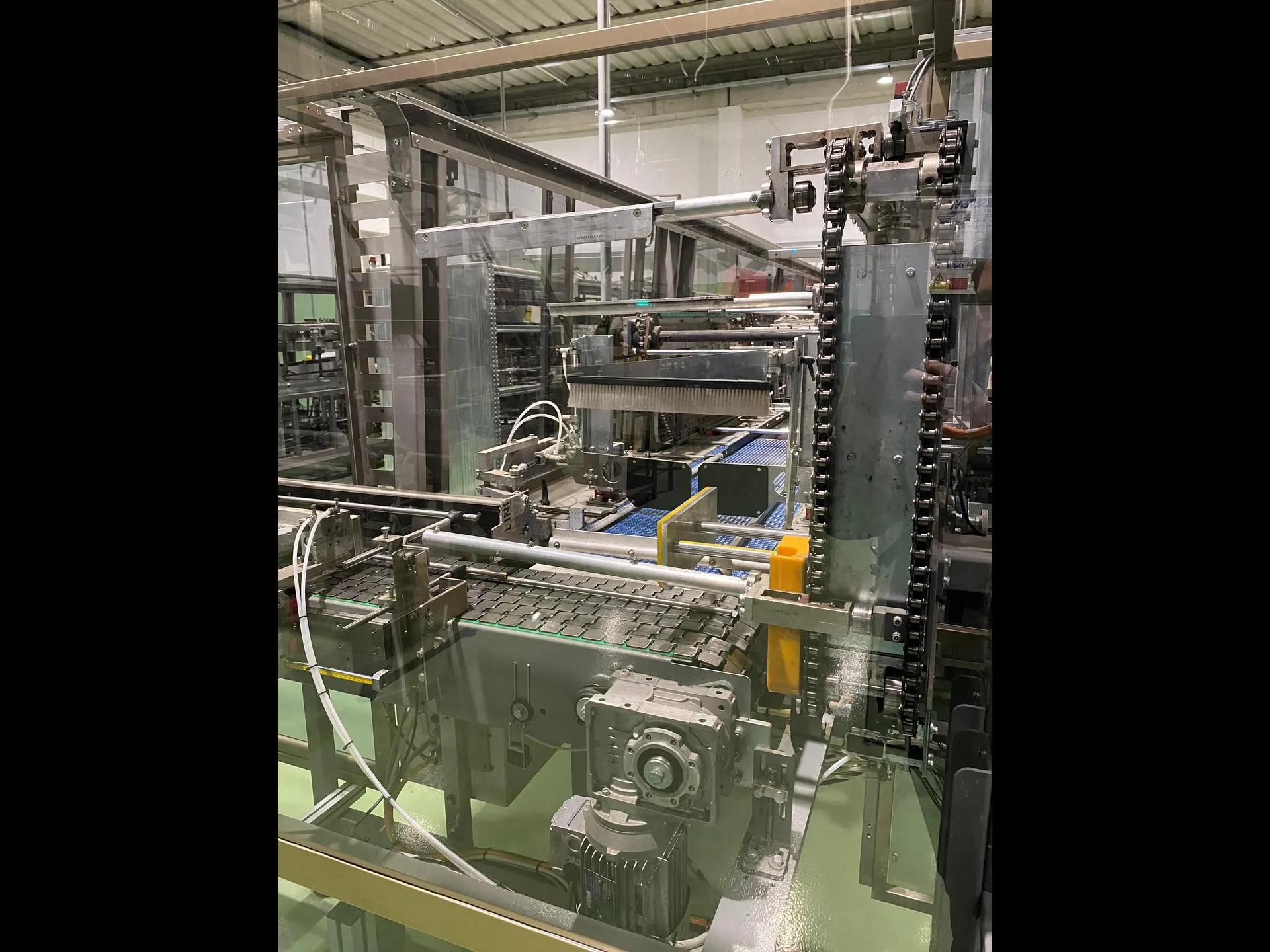 Photo #2 of Used shrink wrapper Atlanta with tray 90 degree 1500 bundles/hour