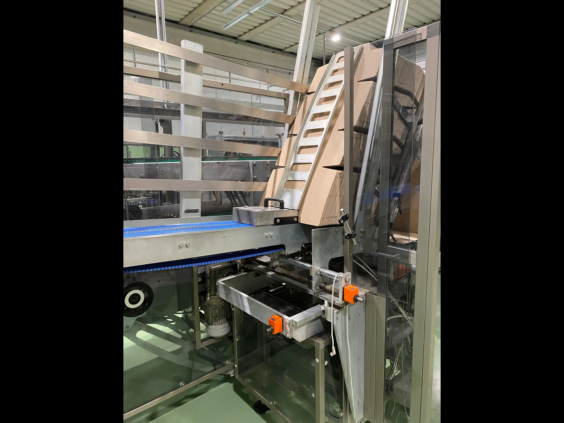 Photo #3 of Used shrink wrapper Atlanta with tray 90 degree 1500 bundles/hour