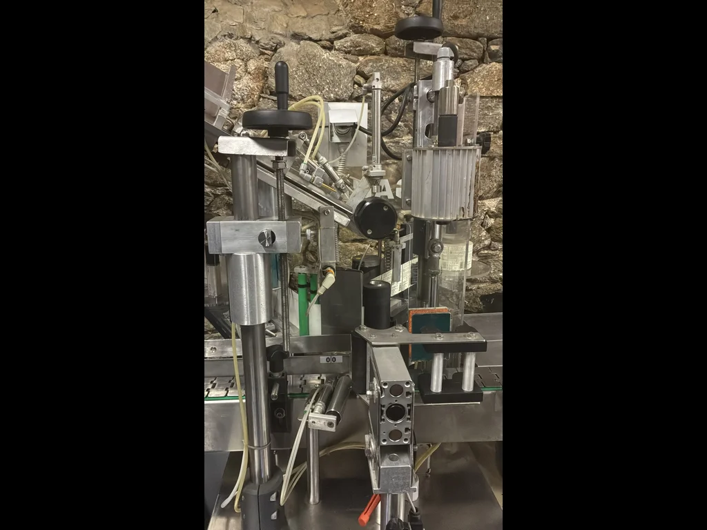 Photo #2 of Used labeling machine OMB with capsuler – 1200 bph