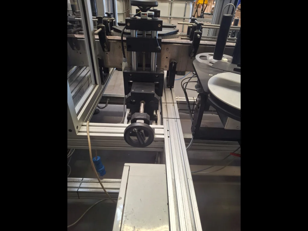 Photo #5 of Used labeling machine with capsuler – 2000 bph