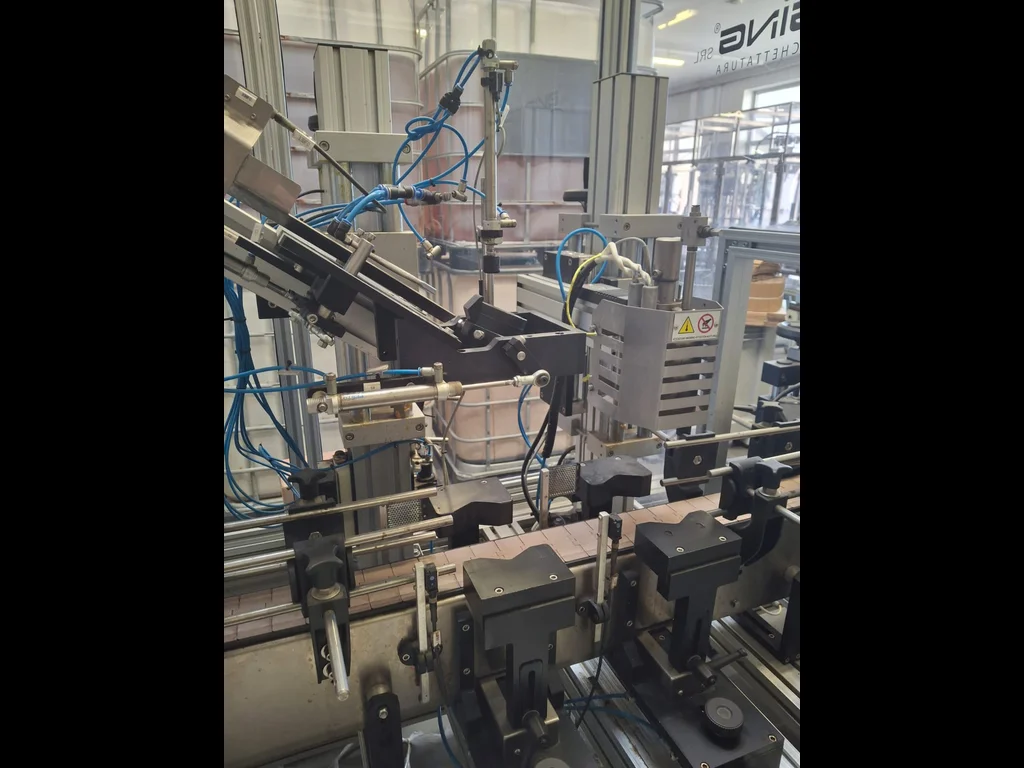 Photo #7 of Used labeling machine with capsuler – 2000 bph