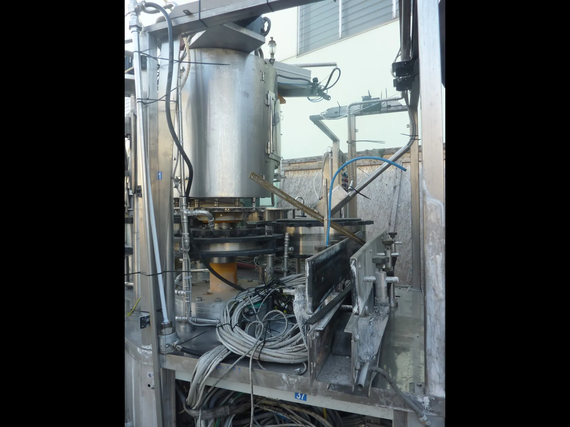 Photo #14 of Used overhauled filling triblock Sarcmi – Simonazzi Bluestar 24000 bph