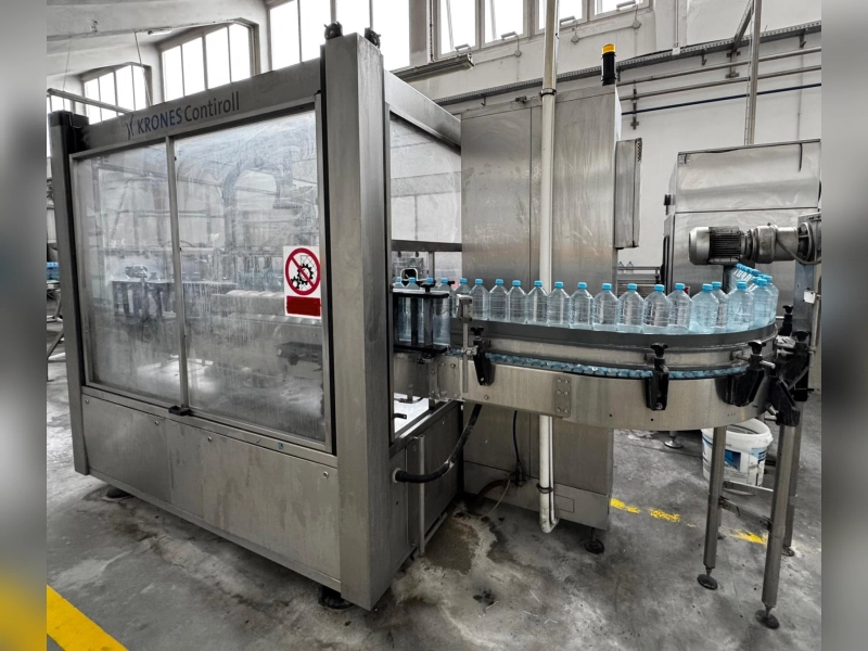Photo #9 of Used complete water bottling line for PET bottles year 2010 – 16,000BPH