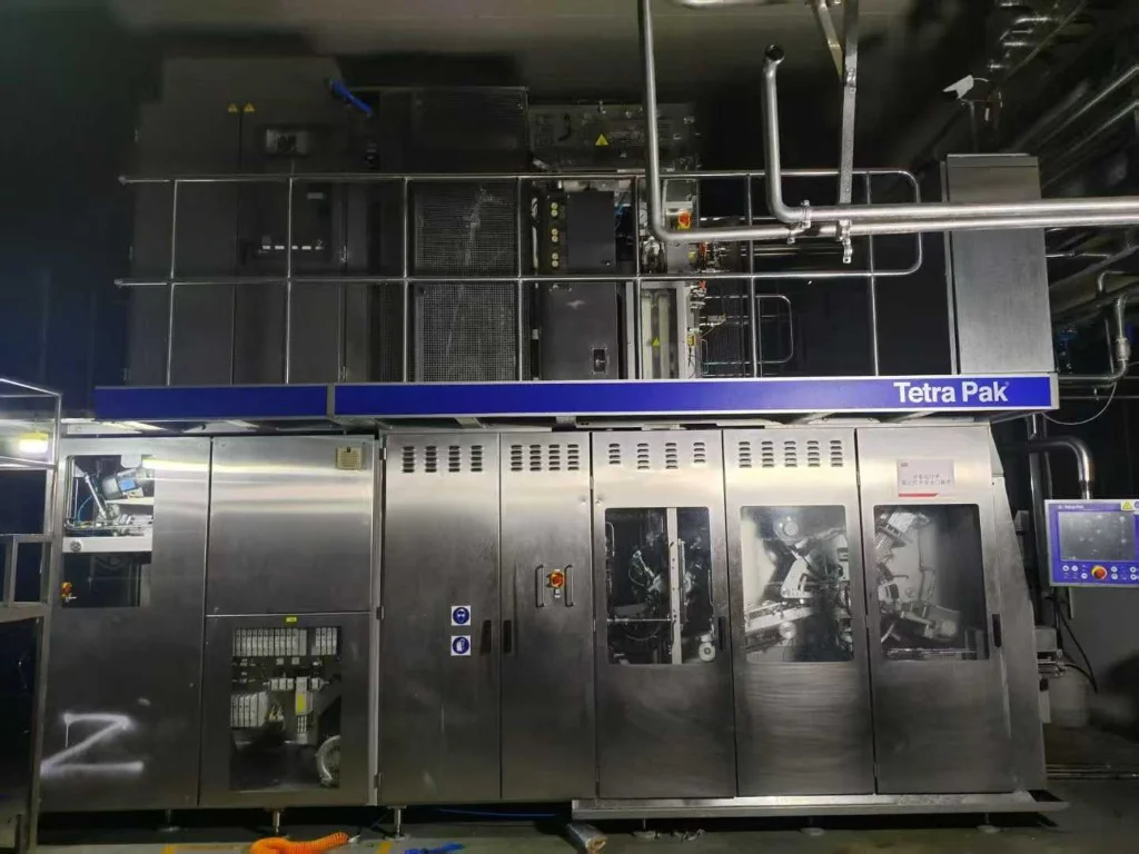 Photo #2 of Used filling machine Tetra Pak A3 Compact Flex 300V – 9000 bph